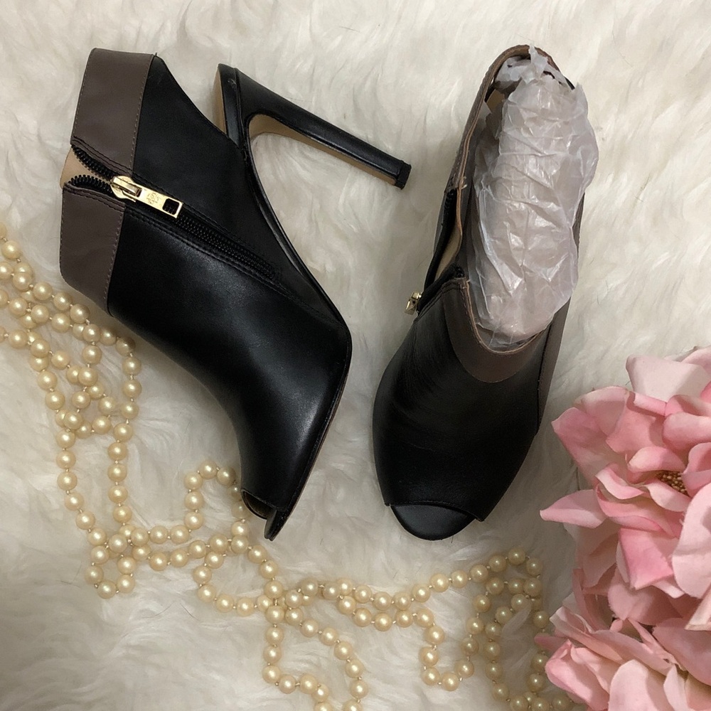 ANN TAYLOR • Elegant Black & Brown Open Toe Heels w Side Zipper Detail - Picture 4 of 16